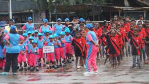 Senam bersama anak-anak Paud Asmat Papua Selatan. Foto Petter Letsoin
