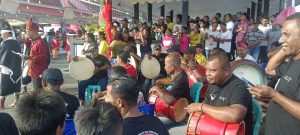 Group Penabuh Tifa Masyarakat Ohoi Debut, selasa 02-juli-2024. Foto : Dheddy Rumangun. 