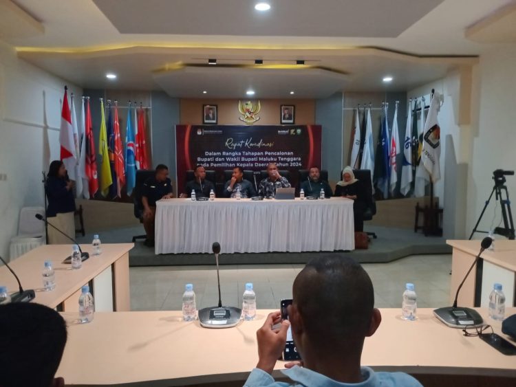 Suasana rapat koordinasi dalam rangka pencalonan Bupati dan Wakil Bupati Maluku Tenggara pada Pemilihan Kepala Daerah Tahun 2024 di Kantor KPU setempat, Sabtu (24/8/2024).
