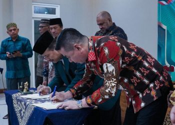 MoU UINSIQ dan Pemda Kaimana: Bupati Freddy Thie Komitmen “Satu Rumah Satu Sarjana”