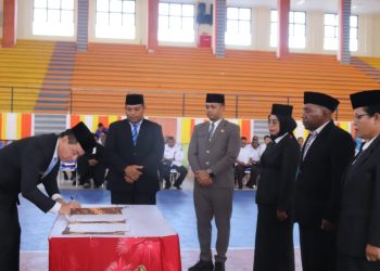 Bupati Freddy Thie Lantik Pejabat Administrator dan Kepala Puskesmas di Kaimana