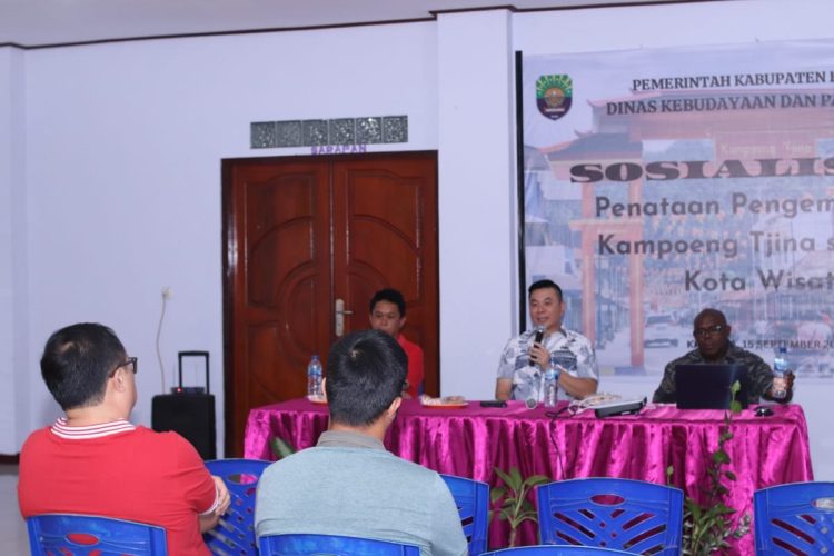 Bupati Freddy Thie Ajak Warga Kampung Trikora untuk Kembangkan Kampoeng Tjina Jadi Destinasi Wisata