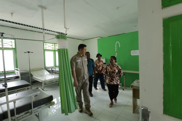 Bupati Kaimana Berkomitmen Tingkatkan Fasilitas Kesehatan di Puskesmas Kampung Lobo