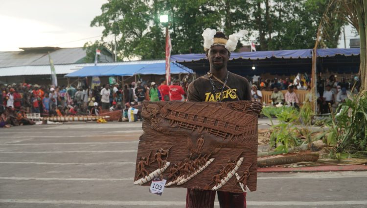 Ukiran Milik Benediktus Tuancemcoak Tertinggi Di Lelang FAP 37, Tembus Rp. 38Jt