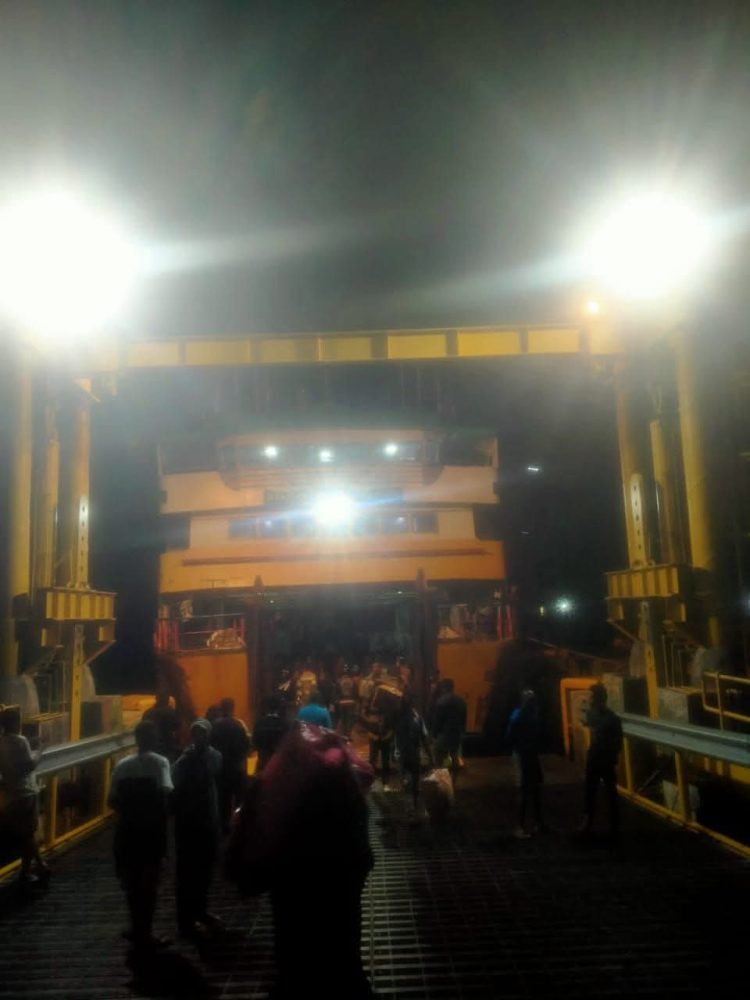 Pelayaran Antarpulau Kembali Beroperasi Setelah Lima Hari Ditunda Akibat Cuaca Buruk