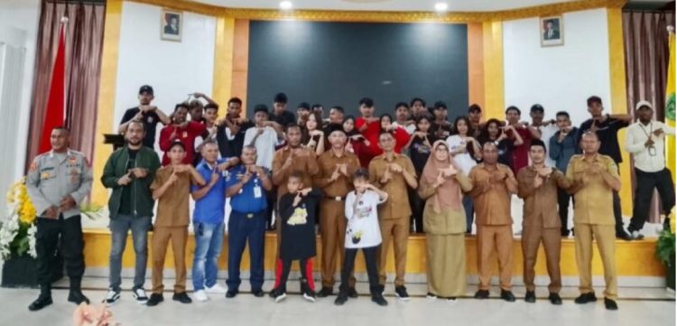 Wakilkan Wali Kota, Asisten I Setda Tual Lepas Tim Maryadat Kreative ke World Dance Competition