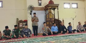 Ramadan Damai: Masyarakat Fiditan Akhiri Konflik, Serahkan Senjata Tajam ke Polda Maluku