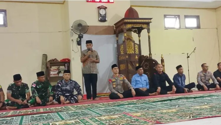 Ramadan Damai: Masyarakat Fiditan Akhiri Konflik, Serahkan Senjata Tajam ke Polda Maluku