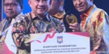 Sukses Tekan Inflasi, Kota Tual Sabet Penghargaan Terbaik I Regional Nusra-Maluku dari Kemendagri
