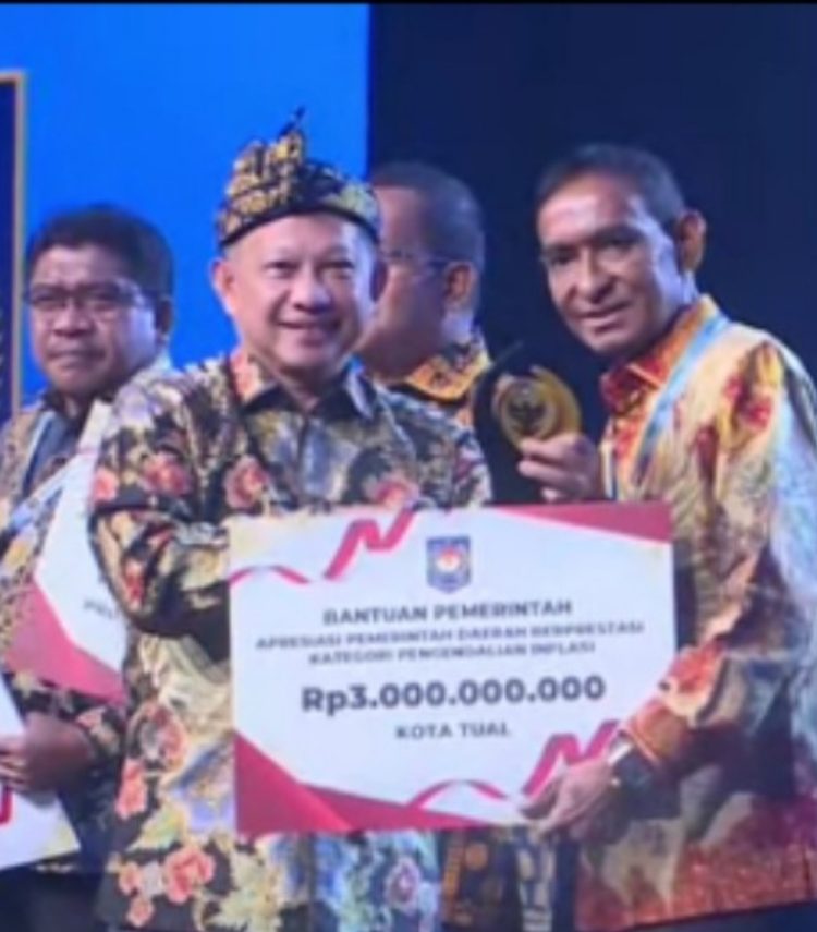 Sukses Tekan Inflasi, Kota Tual Sabet Penghargaan Terbaik I Regional Nusra-Maluku dari Kemendagri